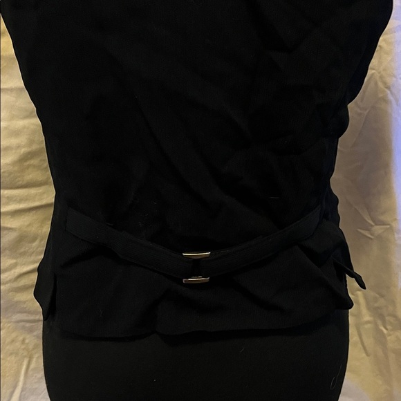 Black Sleeveless Button-Up Vest - Picture 3 of 3